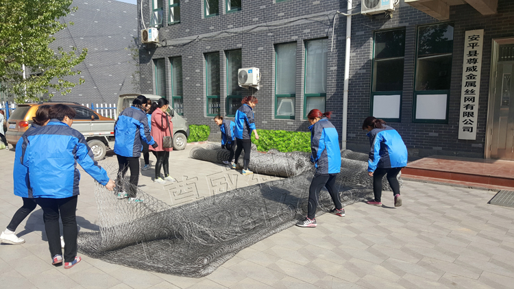 不銹鋼編織繩網(wǎng) 不銹鋼編織繩網(wǎng)